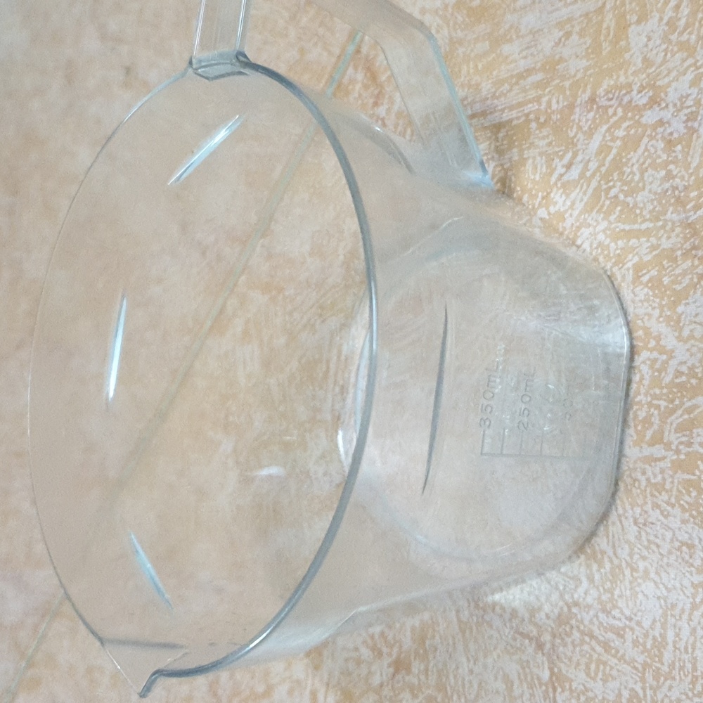 Plastic cup with handle, wide mouth, max capacity 500ml